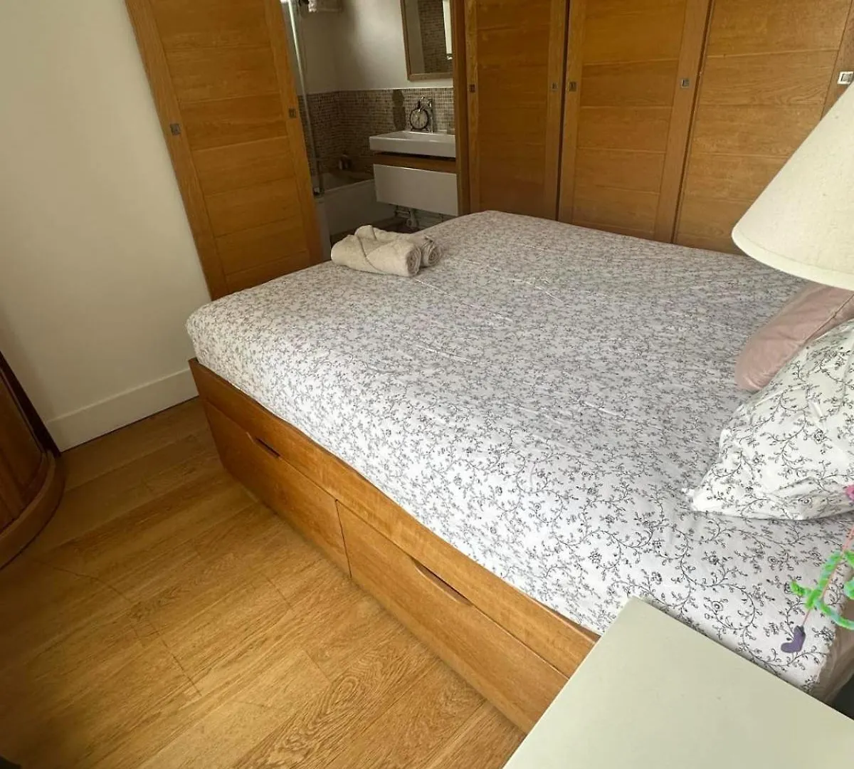 Grand Appartement Familial Parisien, Avec Balcon Et Parking