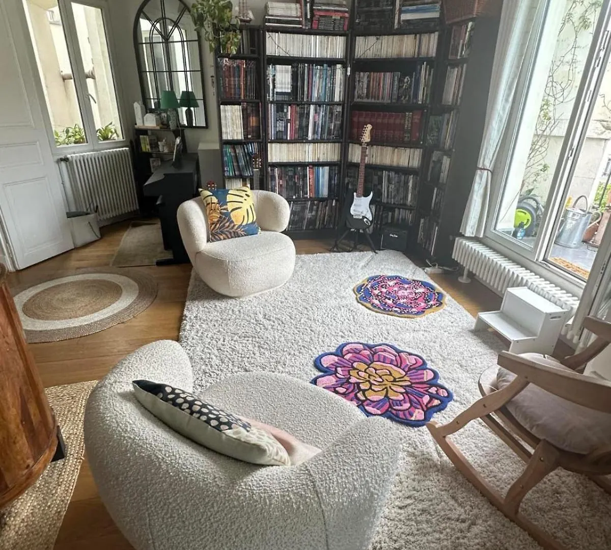 Grand Appartement Familial Parisien, Avec Balcon Et Parking contacts